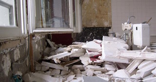 Демонтаж хрущевки в Рубцовске - удаление старых полов и стен по выгодной цене от 1770 рублей.