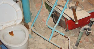 Профессиональный демонтаж перегородки ванной и туалета в Рубцовске - от 573 рублей